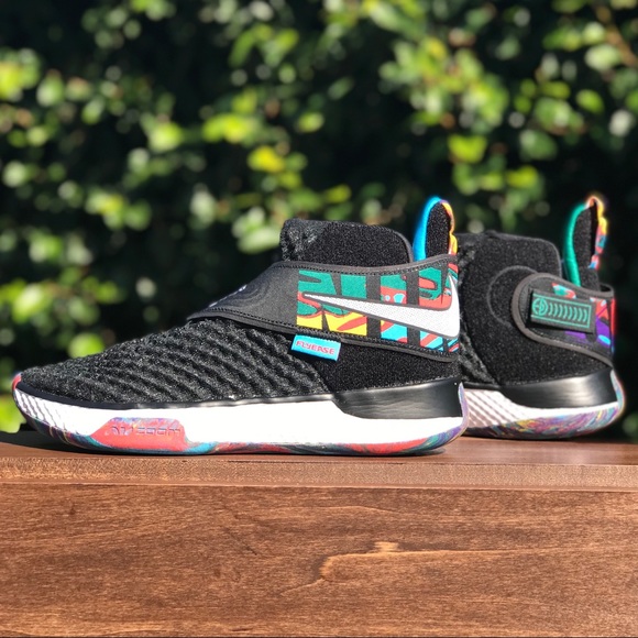 Nike Air Zoom UNVRS Flyease Basketball Shoes - Picture 7 of 10